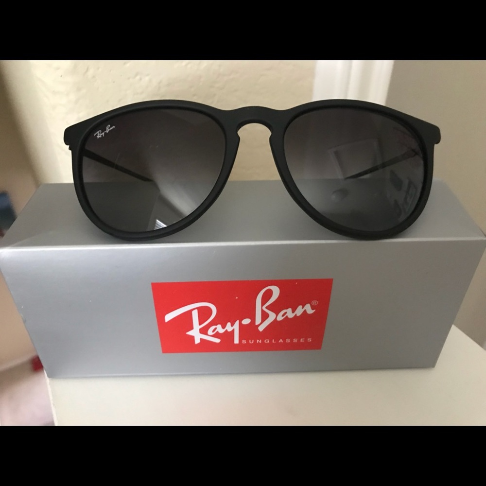 Black Ray Ban sunglasses